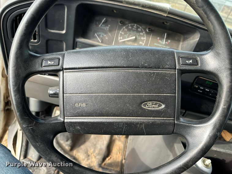 image for item ER8216 1994 Ford Club Wagon van