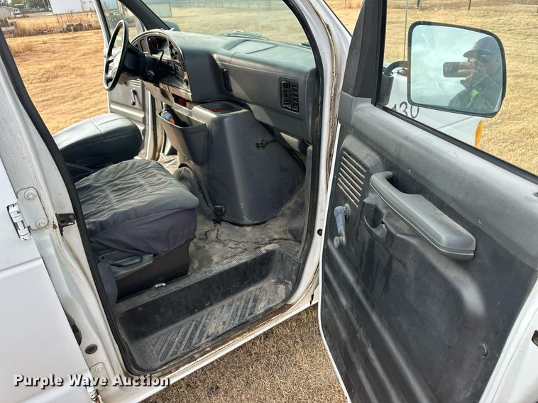 image for item ER8216 1994 Ford Club Wagon van