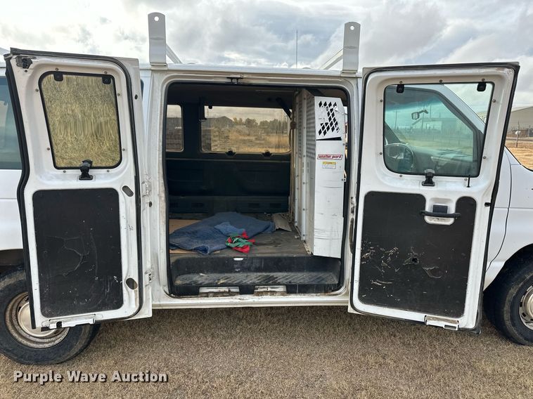 image for item ER8216 1994 Ford Club Wagon van