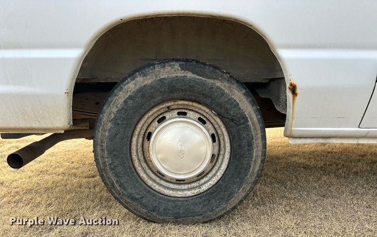 image for item ER8216 1994 Ford Club Wagon van