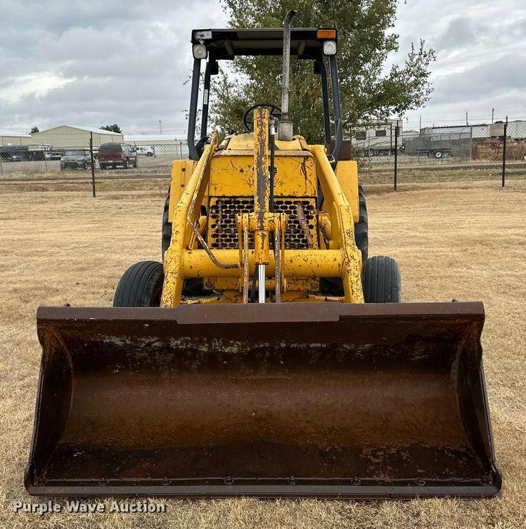 image for item ER8219 1989 John Deere 210C backhoe
