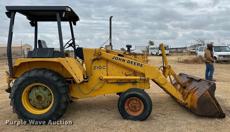 image for item ER8219 1989 John Deere 210C backhoe