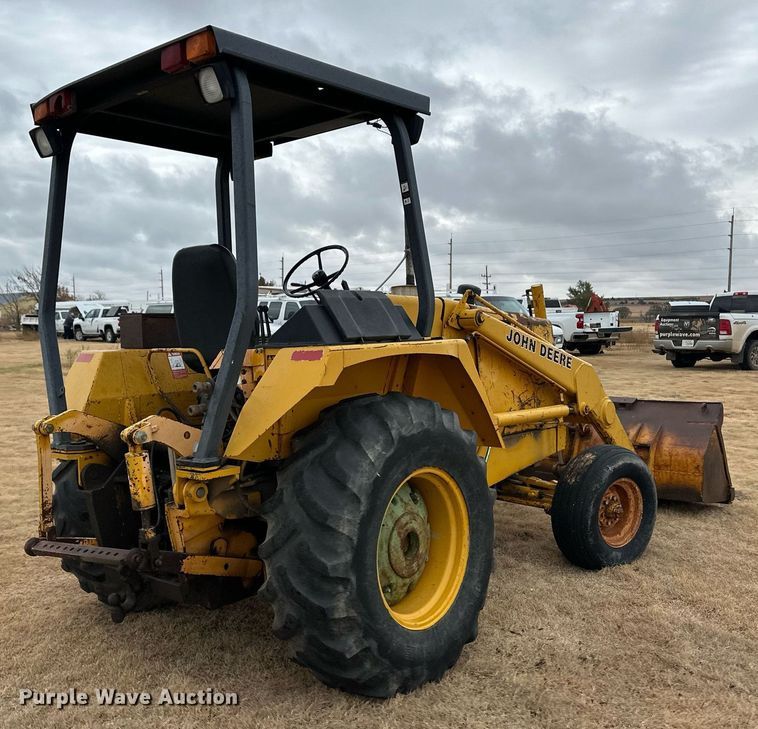 image for item ER8219 1989 John Deere 210C backhoe