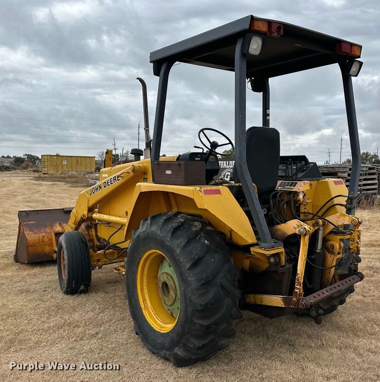 image for item ER8219 1989 John Deere 210C backhoe