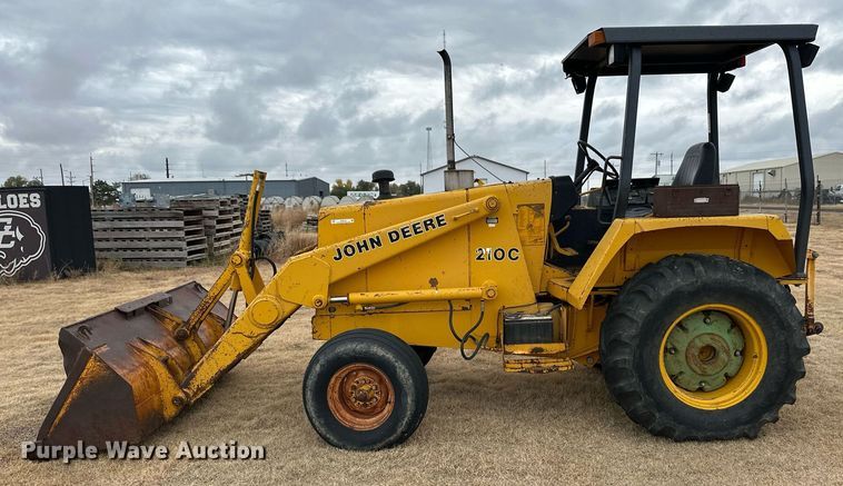 image for item ER8219 1989 John Deere 210C backhoe