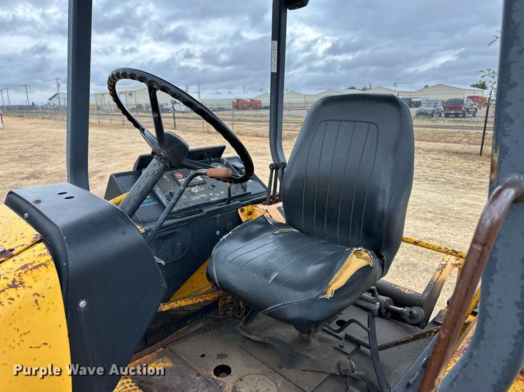 image for item ER8219 1989 John Deere 210C backhoe