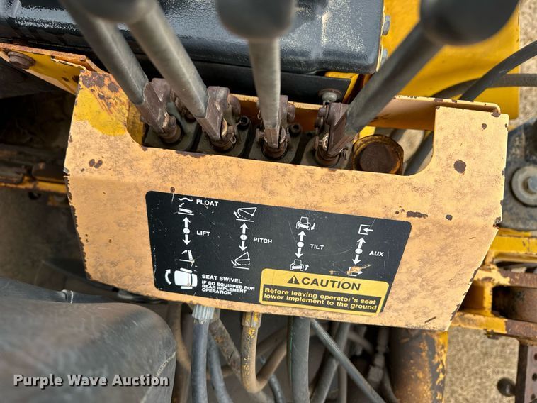 image for item ER8219 1989 John Deere 210C backhoe
