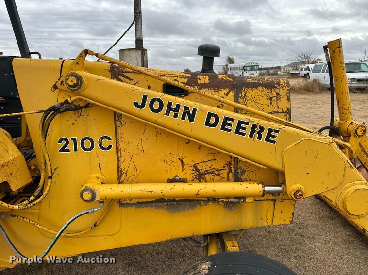 image for item ER8219 1989 John Deere 210C backhoe