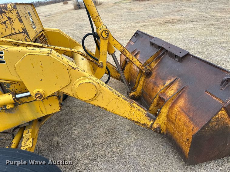 image for item ER8219 1989 John Deere 210C backhoe