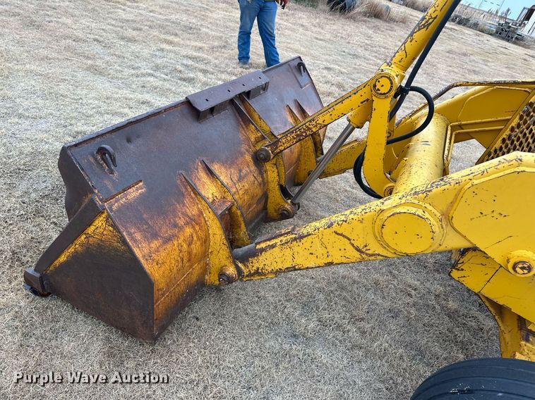 image for item ER8219 1989 John Deere 210C backhoe