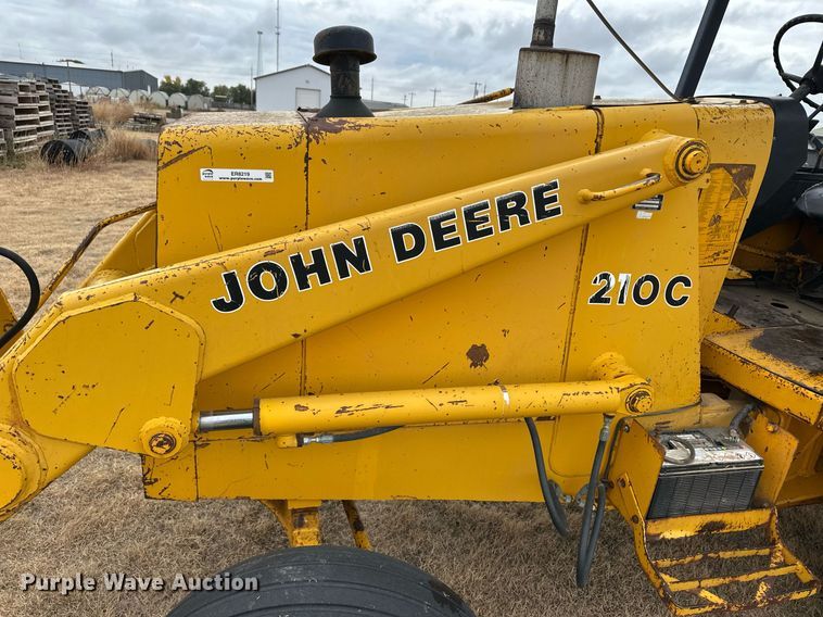 image for item ER8219 1989 John Deere 210C backhoe