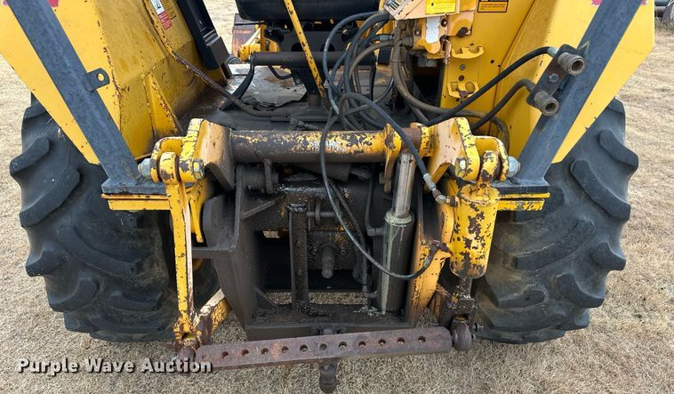 image for item ER8219 1989 John Deere 210C backhoe