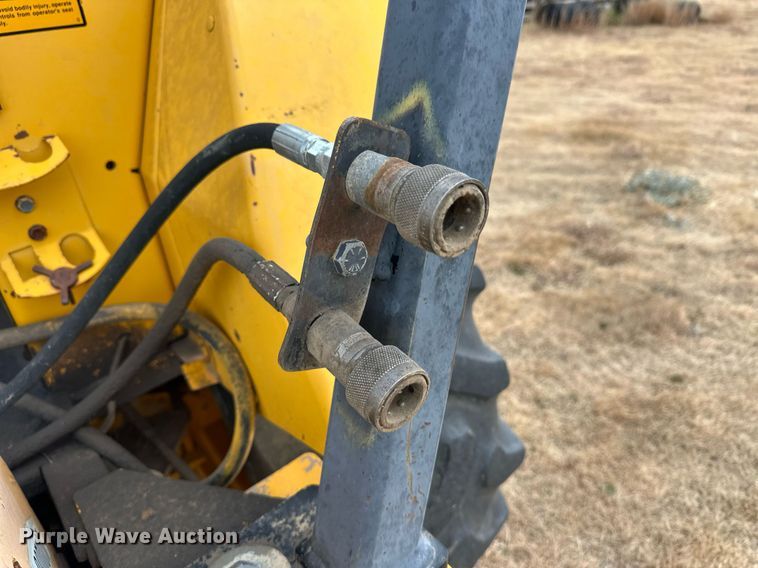 image for item ER8219 1989 John Deere 210C backhoe