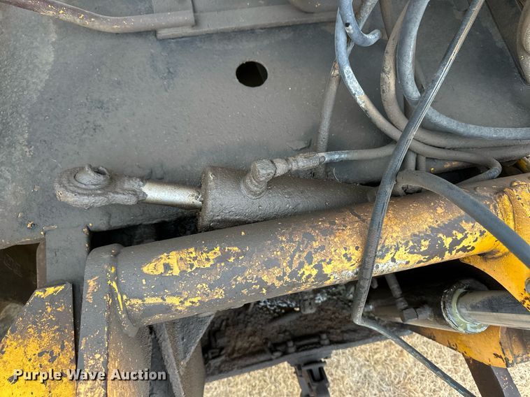 image for item ER8219 1989 John Deere 210C backhoe