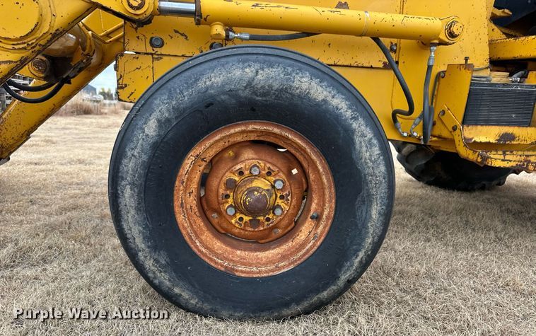 image for item ER8219 1989 John Deere 210C backhoe