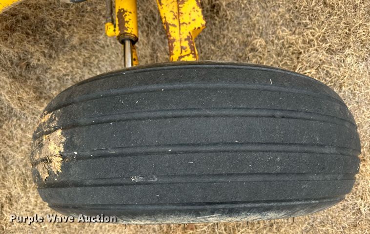 image for item ER8219 1989 John Deere 210C backhoe