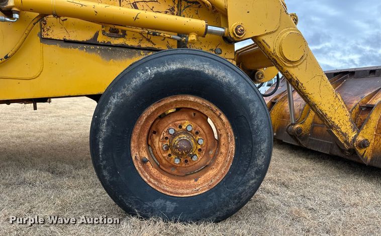 image for item ER8219 1989 John Deere 210C backhoe