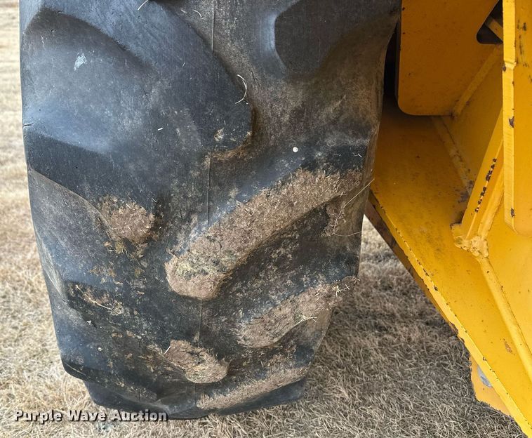 image for item ER8219 1989 John Deere 210C backhoe