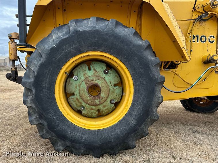 image for item ER8219 1989 John Deere 210C backhoe