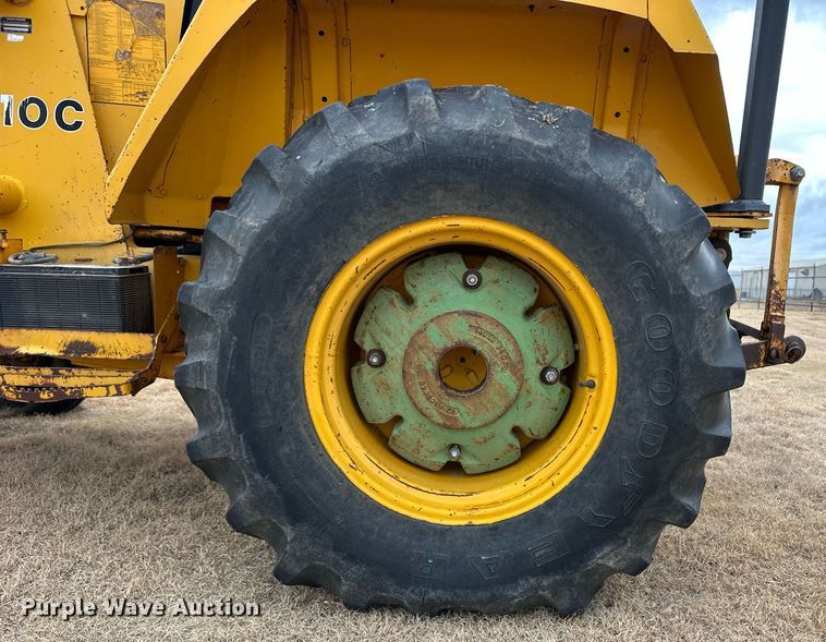 image for item ER8219 1989 John Deere 210C backhoe