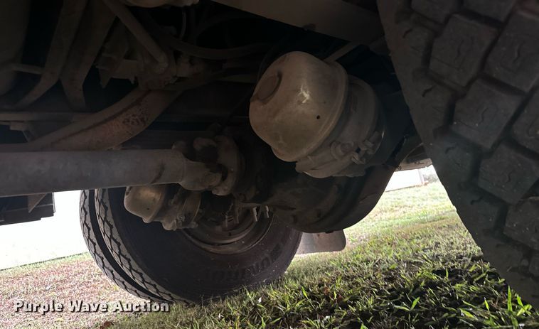 image for item IE9157 2001 Thomas   Saf-T-Liner MVP school bus