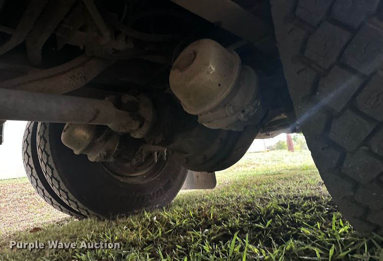 image for item IE9157 2001 Thomas   Saf-T-Liner MVP school bus