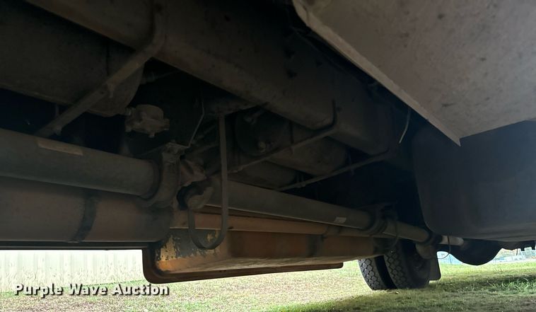 image for item IE9157 2001 Thomas   Saf-T-Liner MVP school bus