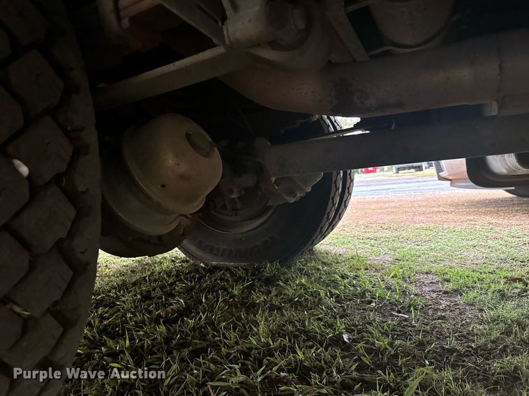 image for item IE9157 2001 Thomas   Saf-T-Liner MVP school bus