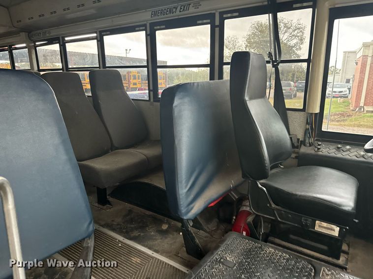 image for item IE9157 2001 Thomas   Saf-T-Liner MVP school bus