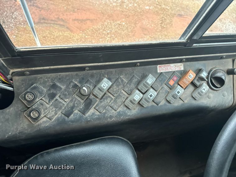 image for item IE9157 2001 Thomas   Saf-T-Liner MVP school bus