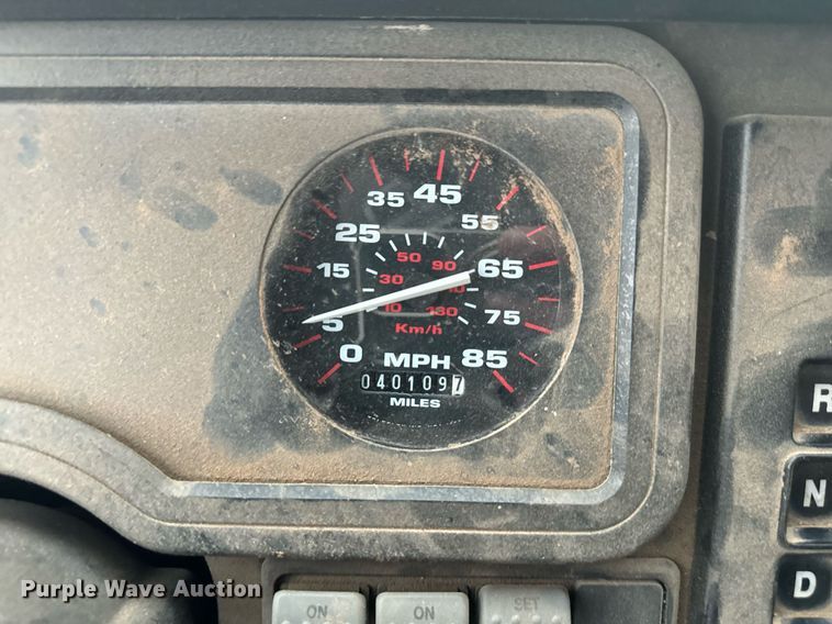 image for item IE9157 2001 Thomas   Saf-T-Liner MVP school bus