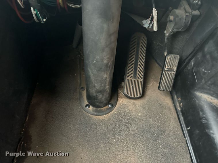 image for item IE9157 2001 Thomas   Saf-T-Liner MVP school bus