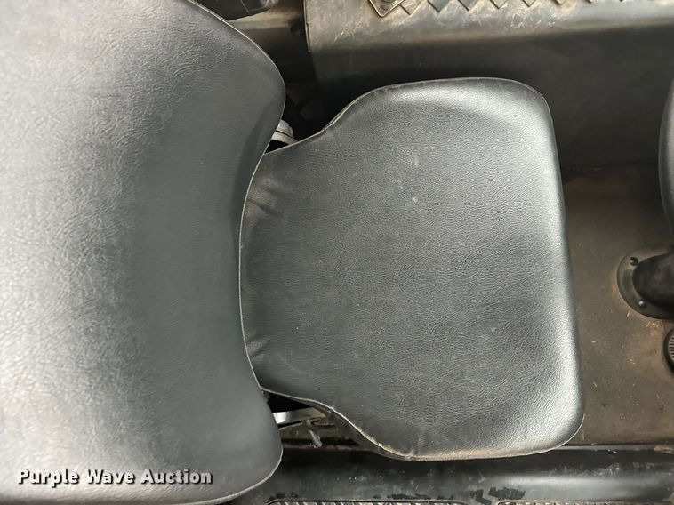 image for item IE9157 2001 Thomas   Saf-T-Liner MVP school bus