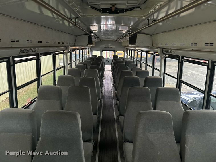 image for item IE9157 2001 Thomas   Saf-T-Liner MVP school bus