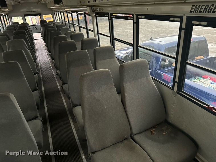 image for item IE9157 2001 Thomas   Saf-T-Liner MVP school bus