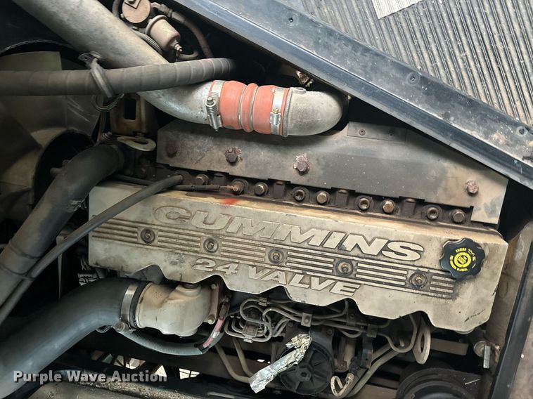 image for item IE9157 2001 Thomas   Saf-T-Liner MVP school bus