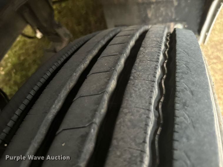 image for item IE9157 2001 Thomas   Saf-T-Liner MVP school bus