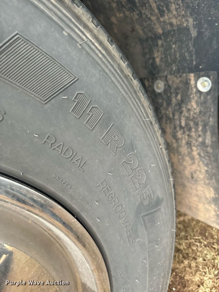 image for item IE9157 2001 Thomas   Saf-T-Liner MVP school bus