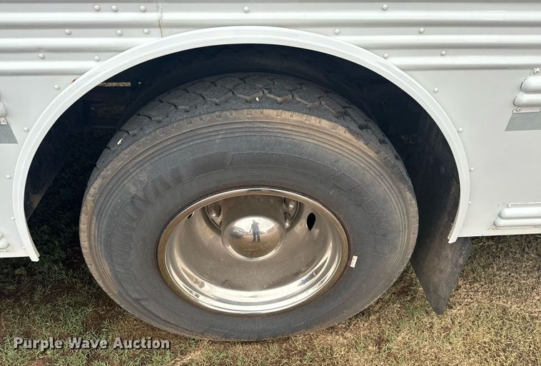 image for item IE9157 2001 Thomas   Saf-T-Liner MVP school bus