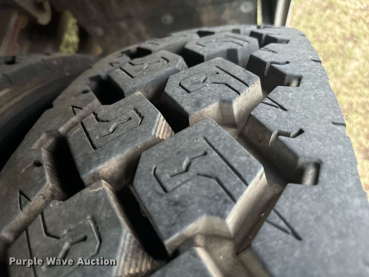 image for item IE9157 2001 Thomas   Saf-T-Liner MVP school bus