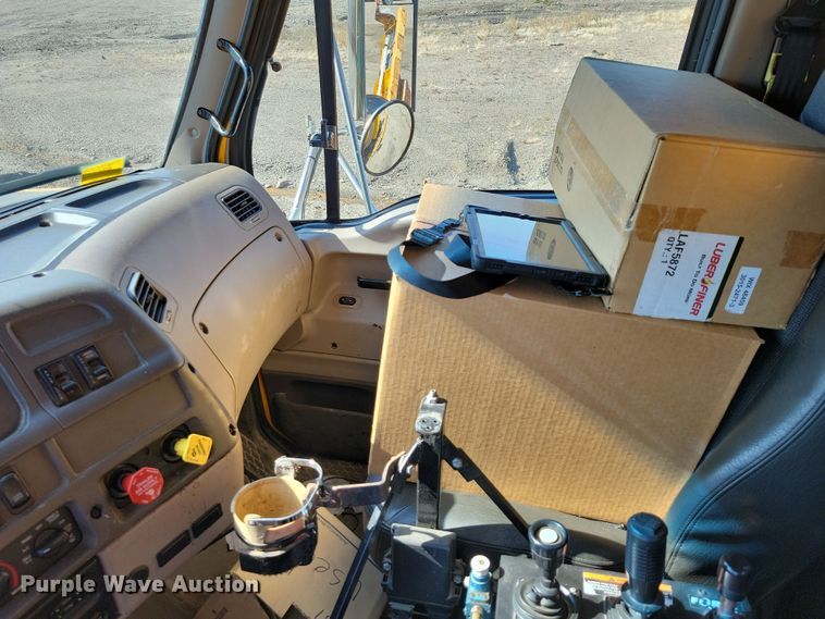 image for item JH9939 2006 Sterling L-Line dump truck