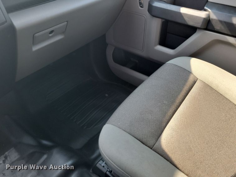 image for item JH9960 2019 Ford F150 XL SuperCrew pickup truck