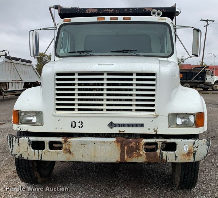 image for item JT9661 2001 International  4900 dump truck