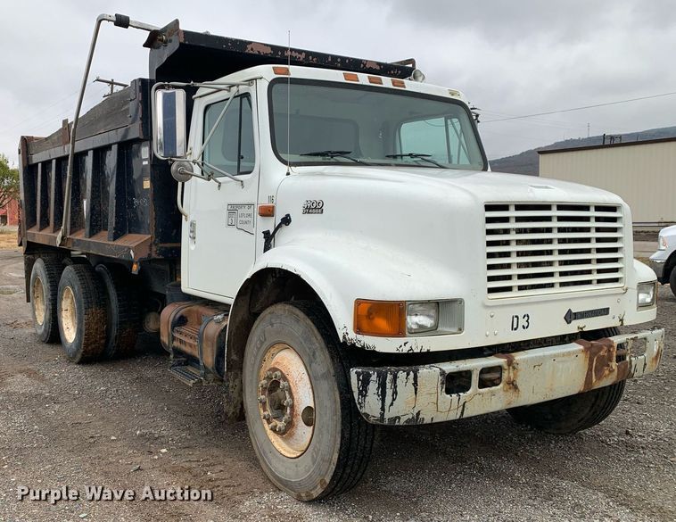 image for item JT9661 2001 International  4900 dump truck