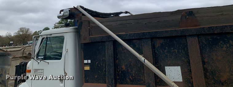 image for item JT9661 2001 International  4900 dump truck