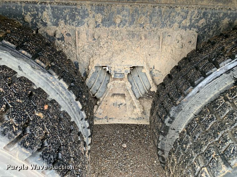 image for item JT9661 2001 International  4900 dump truck