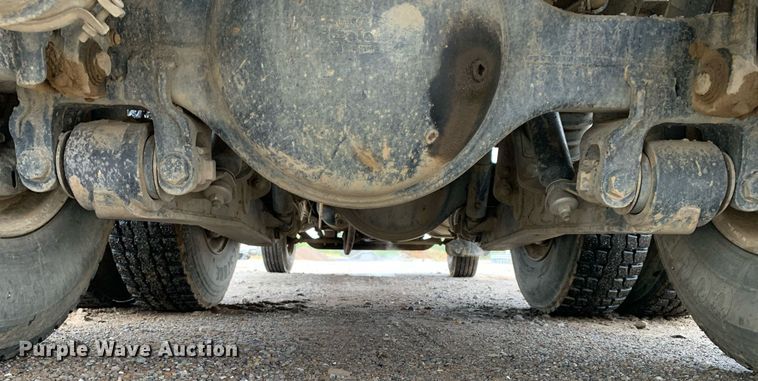 image for item JT9661 2001 International  4900 dump truck