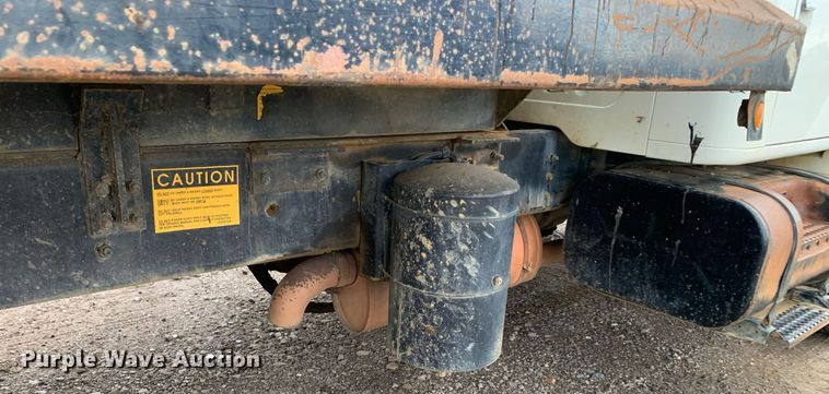 image for item JT9661 2001 International  4900 dump truck