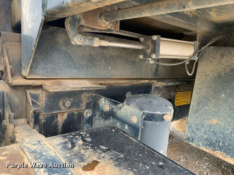 image for item JT9661 2001 International  4900 dump truck