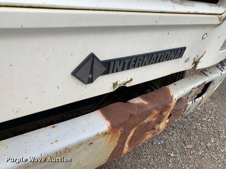 image for item JT9661 2001 International  4900 dump truck